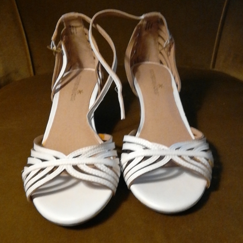 NWOT Cute Ankle Strap White Sandals